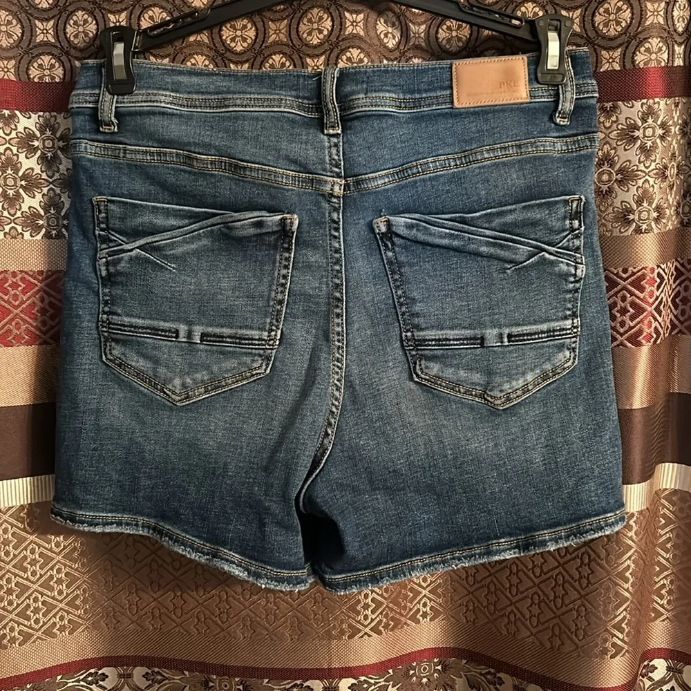 Like new worn once denim shorts - Picture 3 of 5